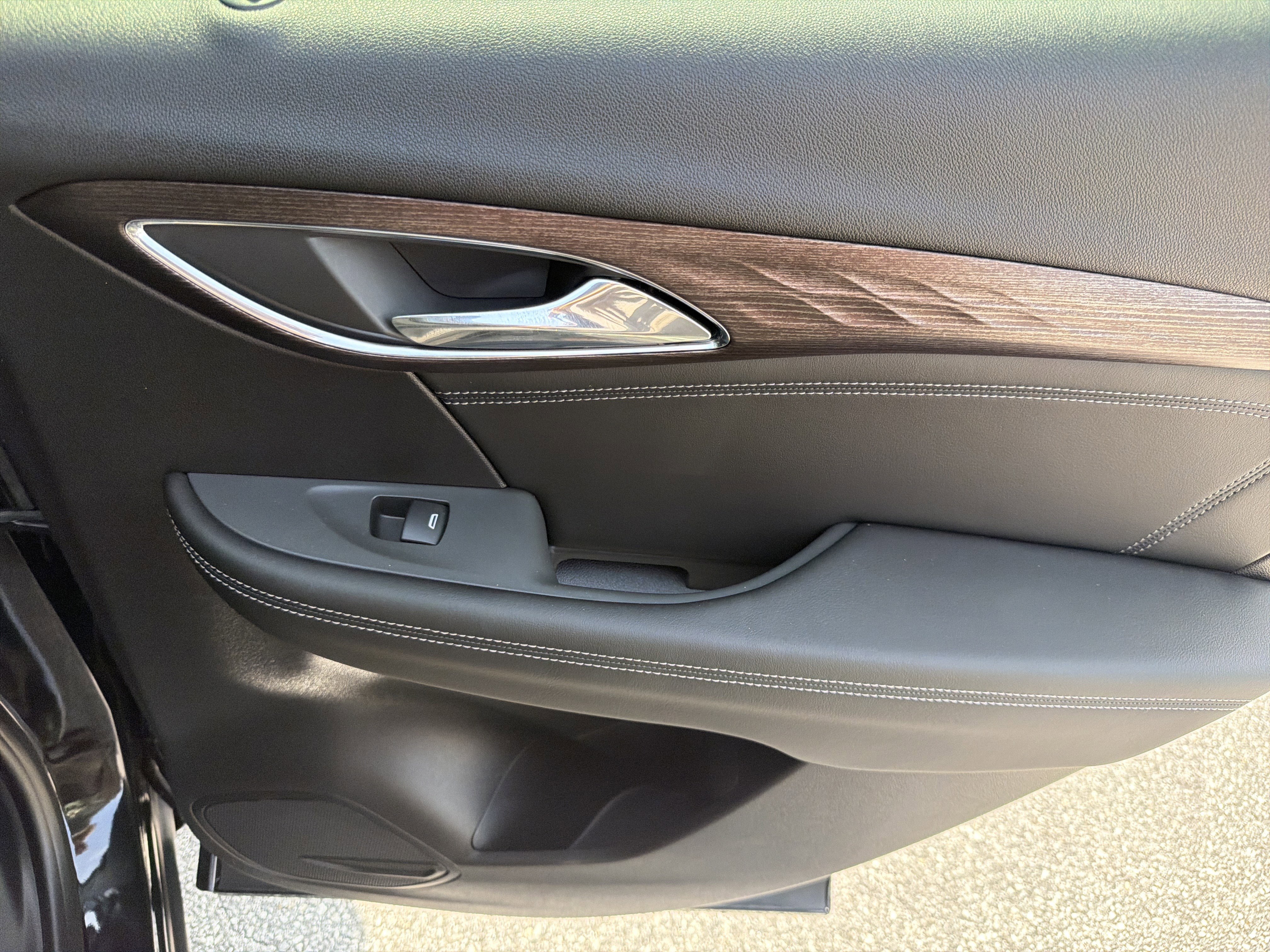 Used 2023 Buick Envision Avenir FWD image 17