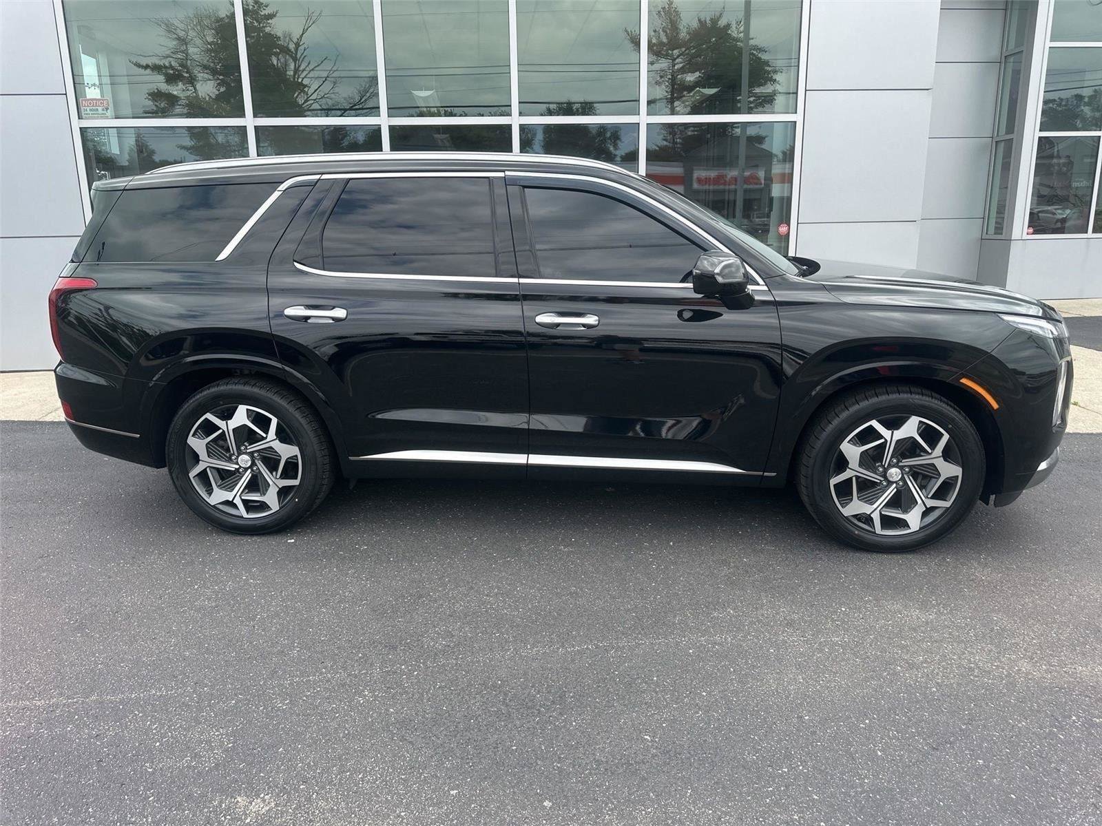 Used 2022 Hyundai Palisade Calligraphy w/ Cargo Package AWD/4WD image 2