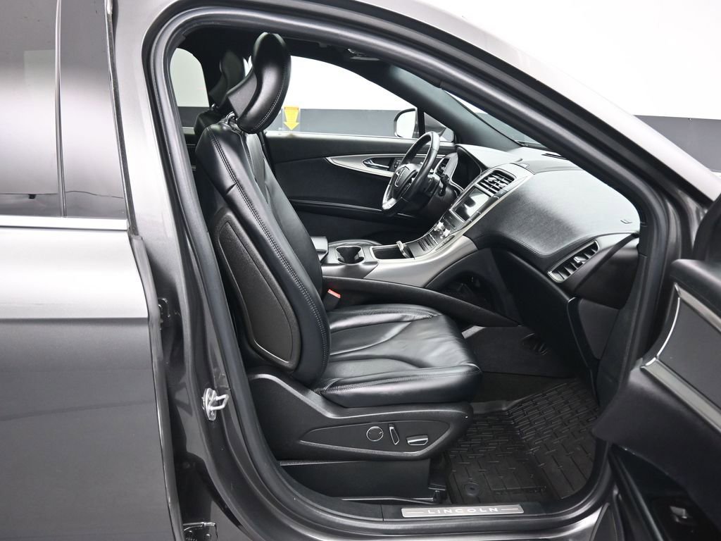 Used 2019 Lincoln Nautilus Select image 44
