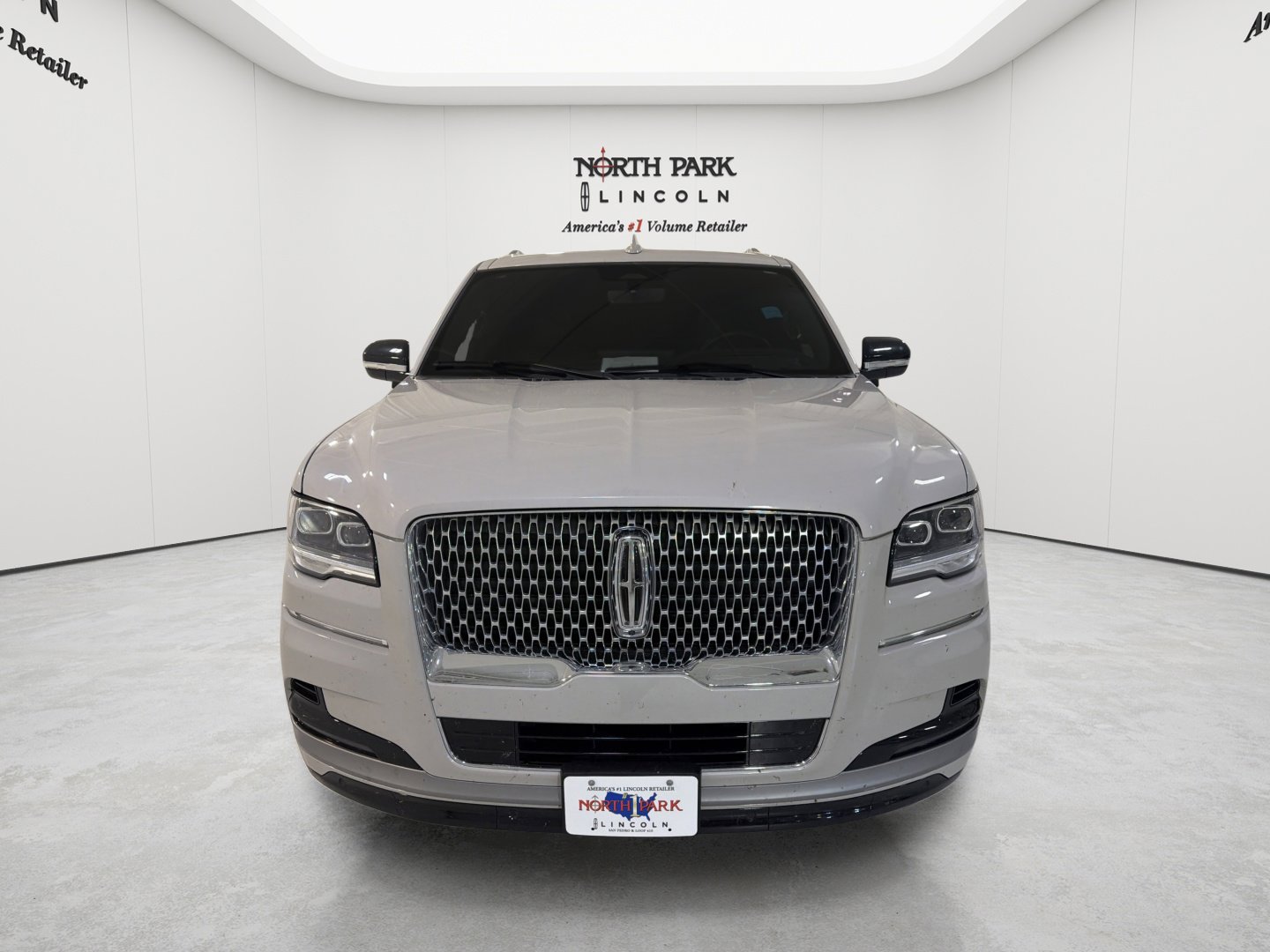 Used 2024 Lincoln Navigator L Reserve AWD/4WD image 8