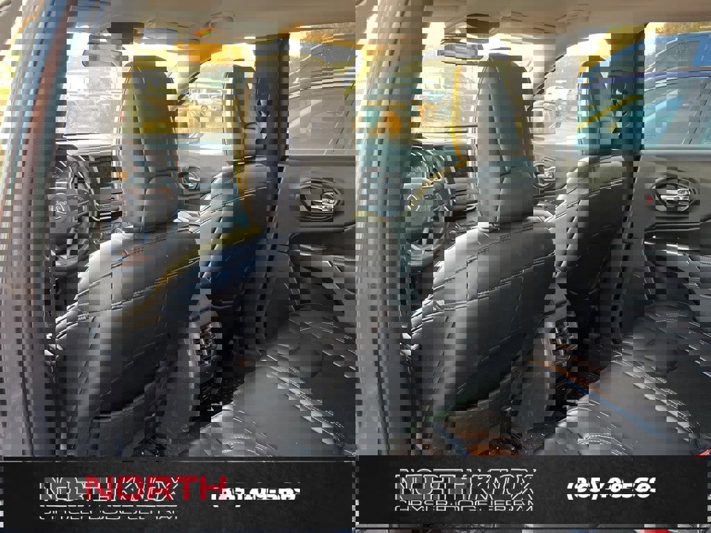 Used 2019 Jeep Cherokee Latitude Plus w/ Cold Weather Group image 8