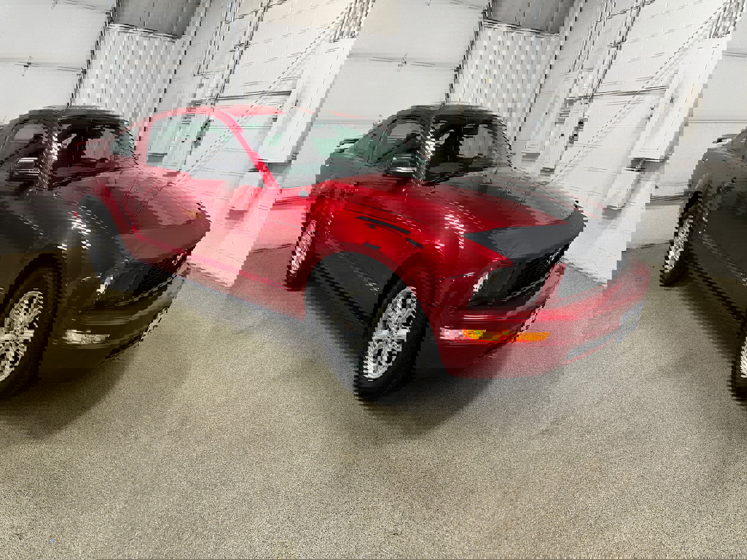 Used 2005 Ford Mustang Deluxe image 3