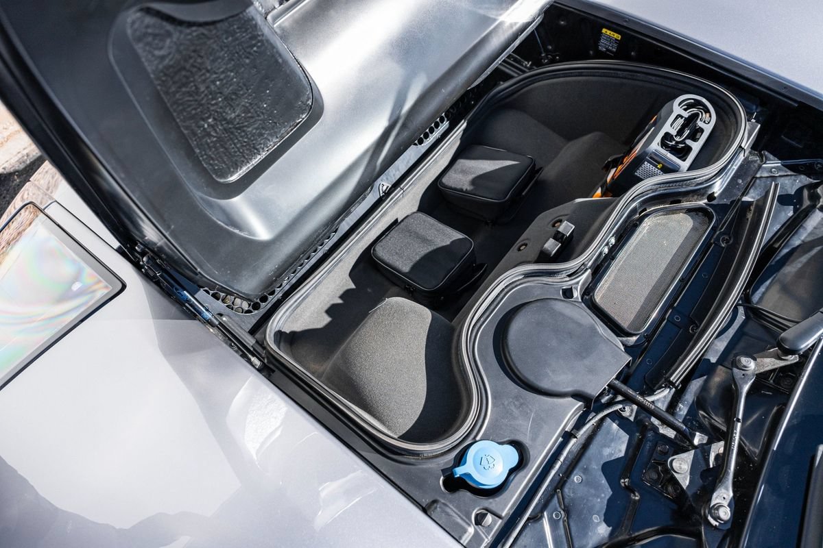 Used 2006 Ford GT RWD image 25