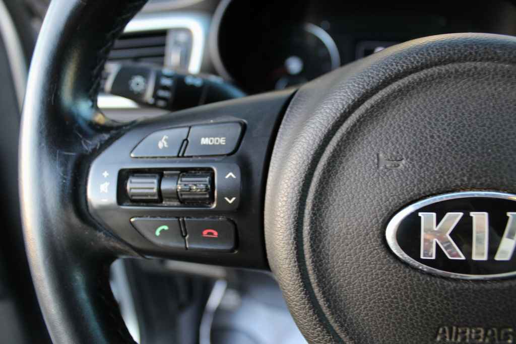 Used 2017 Kia Sorento LX w/ LX Convenience Package image 16