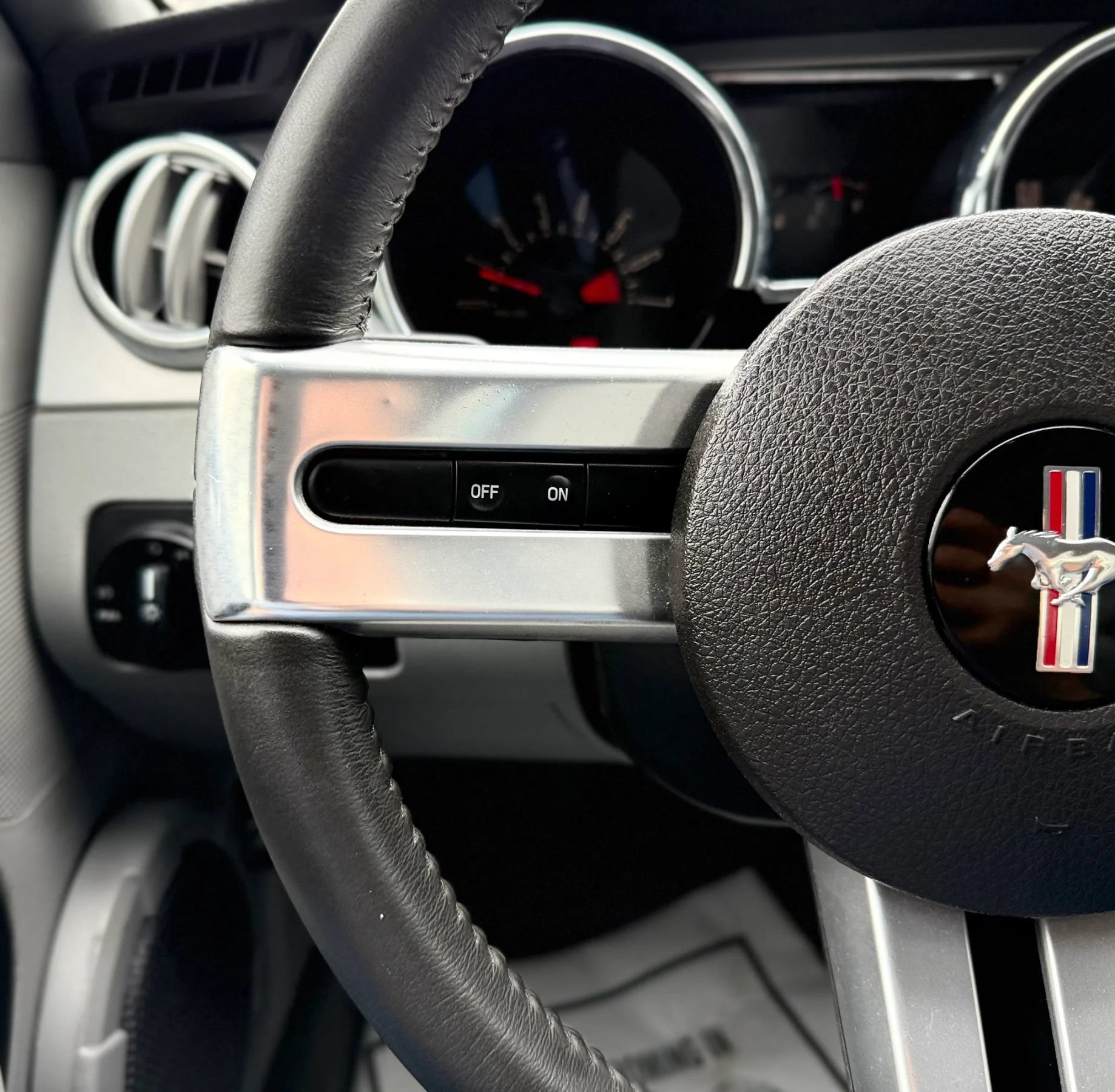 Used 2009 Ford Mustang Premium RWD image 11