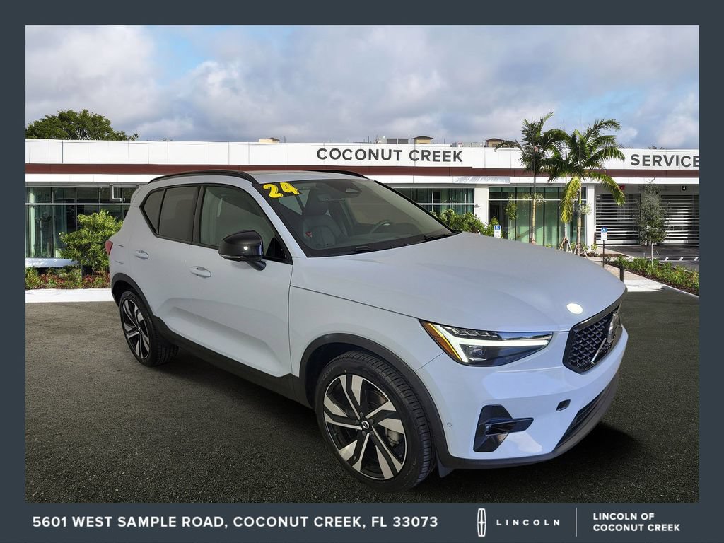 Used 2024 Volvo XC40 B5 Plus AWD/4WD image 1