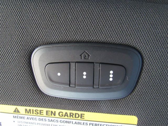 Used 2025 Chrysler Pacifica Select image 56