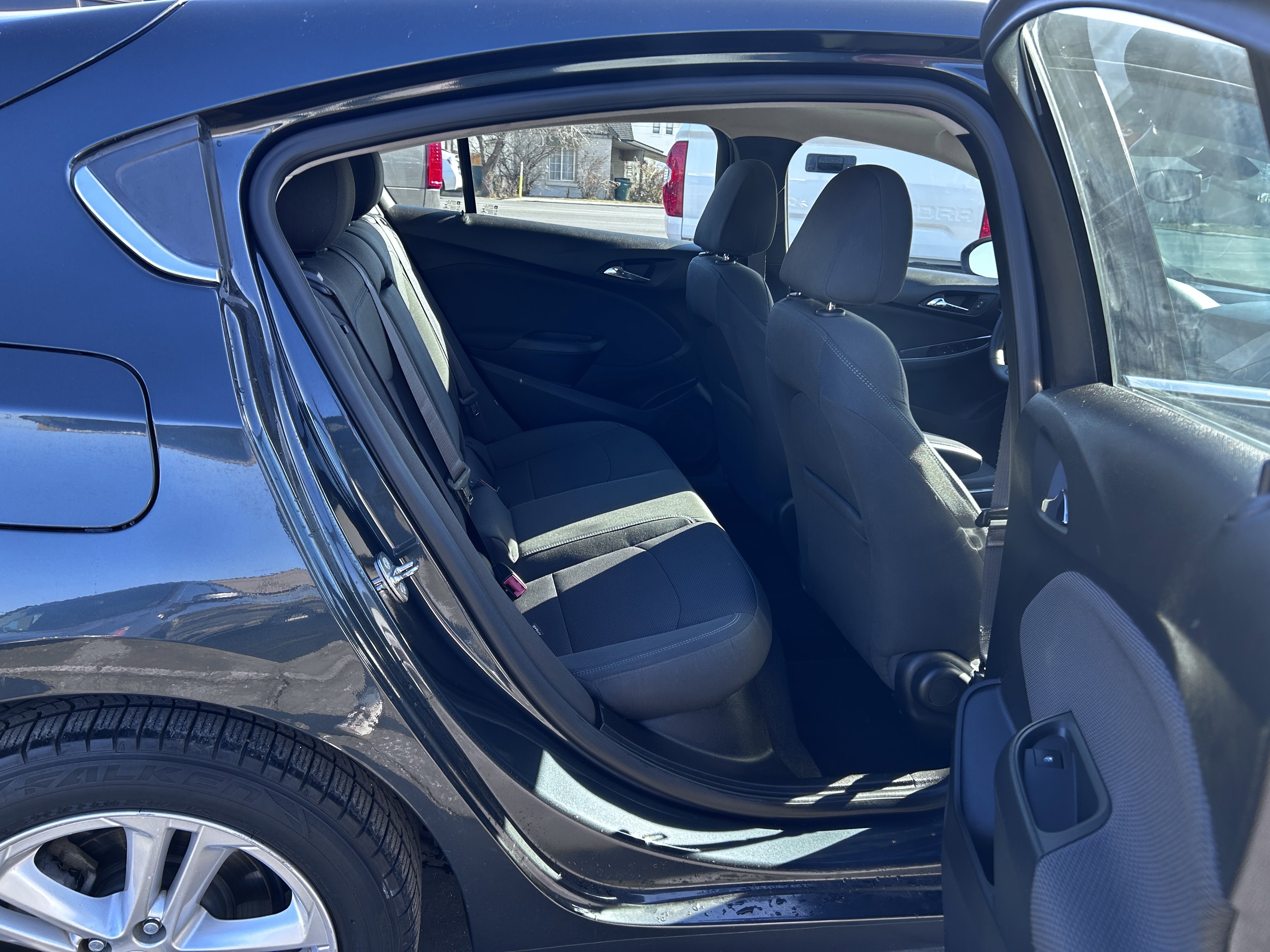 Used 2017 Chevrolet Cruze LT w/ Sun And Sound Package image 9