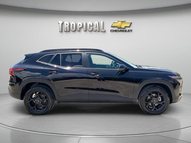 New 2026 Chevrolet Trax LT w/ Midnight Edition FWD image 6