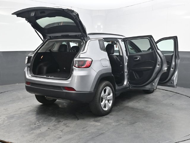 Used 2021 Jeep Compass Latitude w/ Convenience Group AWD/4WD image 47