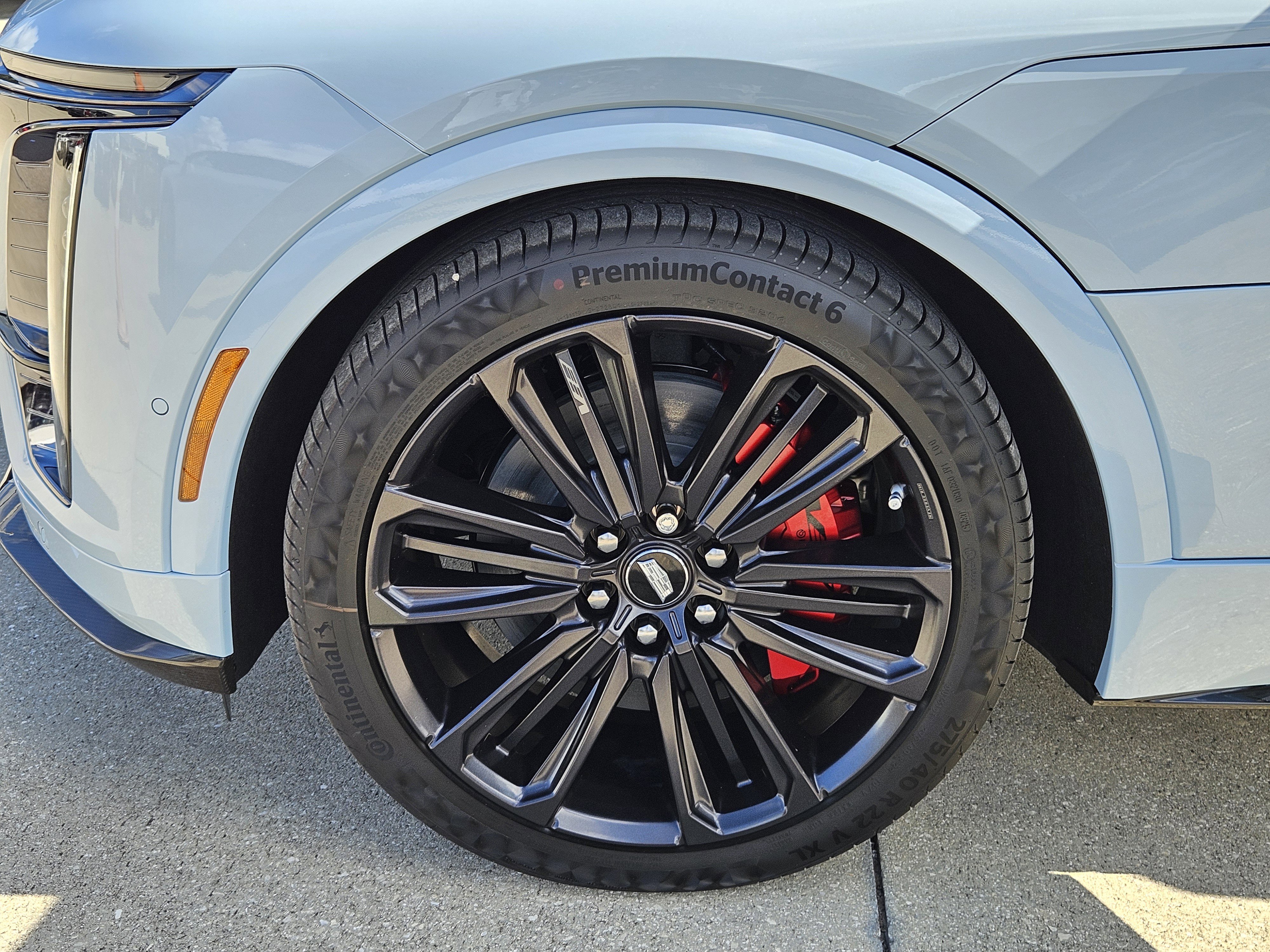 New 2026 Cadillac Lyriq V w/ Exterior Carbon Fiber Package image 36