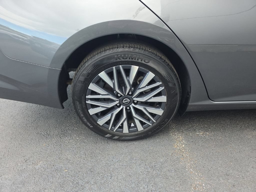 Used 2025 Nissan Altima 2.5 SV FWD image 27