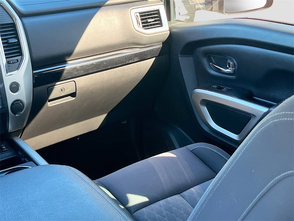 Used 2020 Nissan Titan SV w/ SV Convenience Package image 23