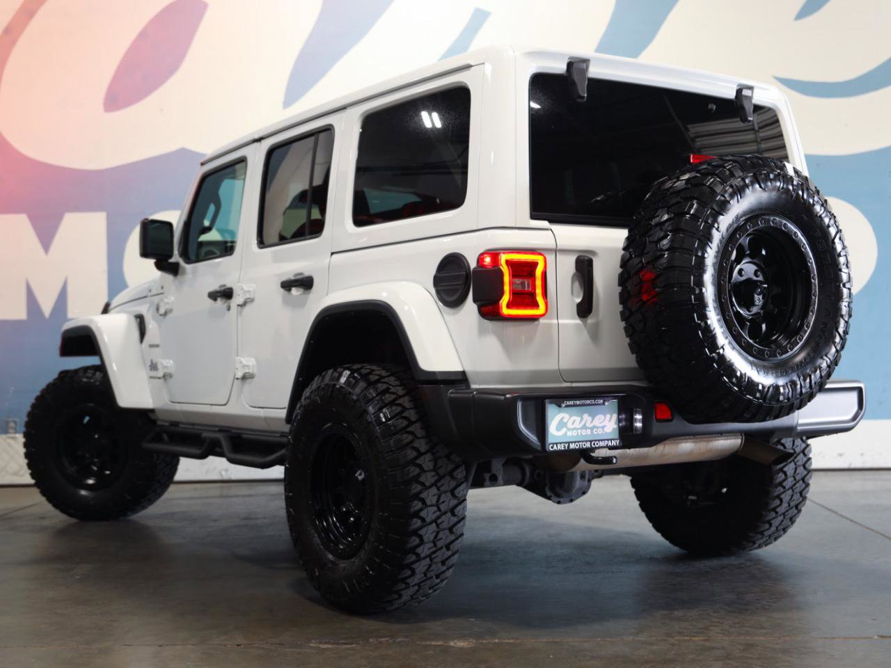 Used 2024 Jeep Wrangler Sahara AWD/4WD image 2