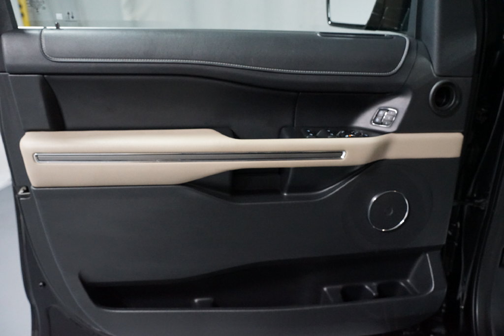 Used 2023 Ford Expedition XLT RWD image 30