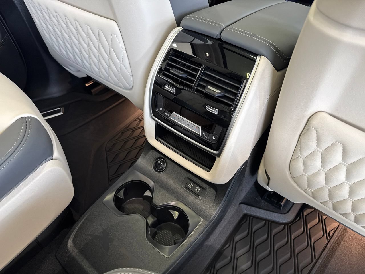 New 2027 BMW X7 M60i AWD/4WD image 56