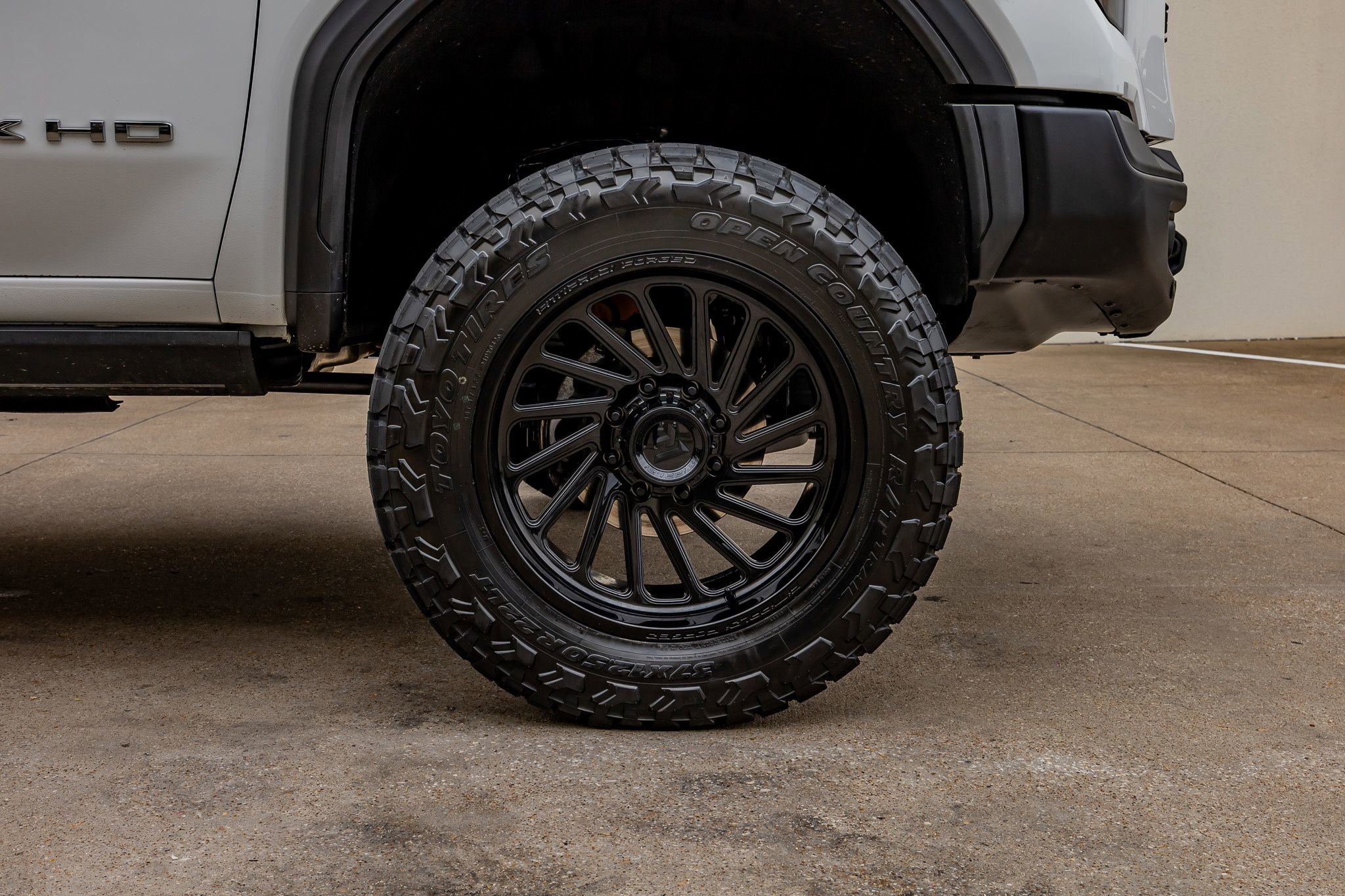 Used 2025 GMC Sierra 2500 AT4X w/ AT4X AEV Edition AWD/4WD image 12