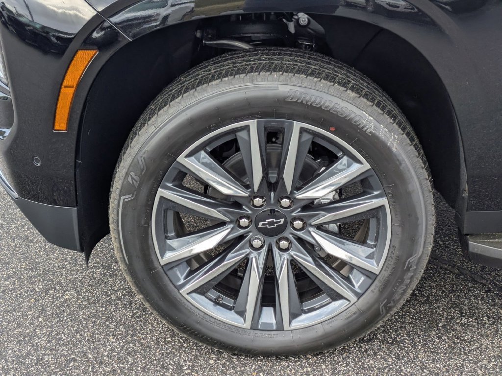 New 2026 Chevrolet Suburban LS w/ LS Custom Edition AWD/4WD image 8