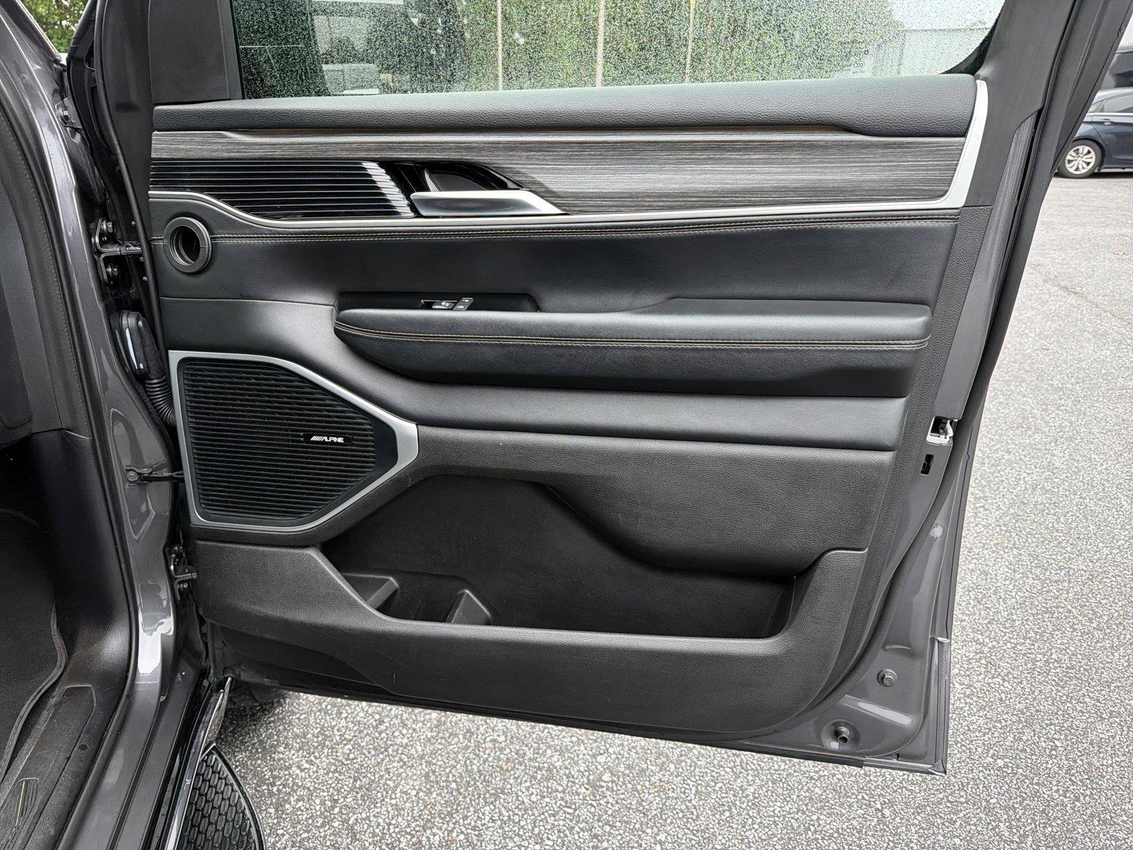 Used 2024 Jeep Wagoneer Series II w/ Flexible Seating Group RWD image 13