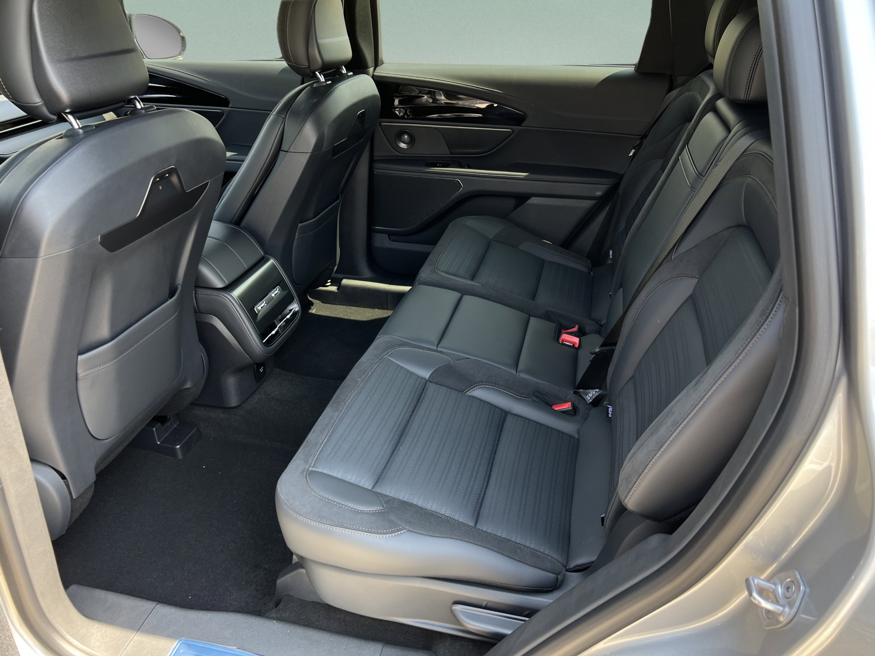 New 2025 Lincoln Nautilus Reserve w/ Jet Appearance Package AWD/4WD image 24