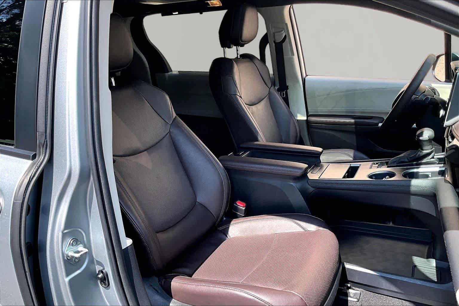 Certified 2023 Toyota Sienna Platinum FWD image 9
