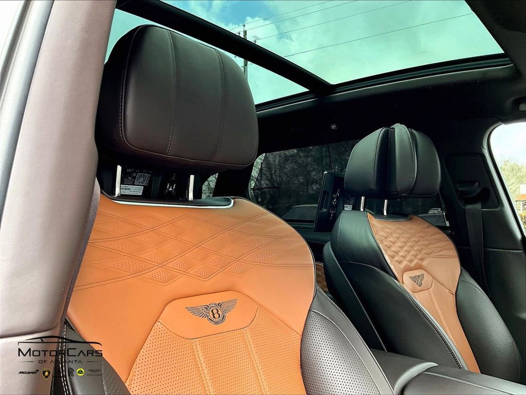 Used 2023 Bentley Bentayga Extended Wheelbase image 31