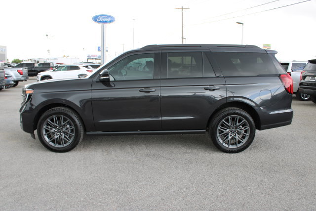 New 2027 Ford Expedition Platinum w/ Stealth Appearance Package AWD/4WD image 5
