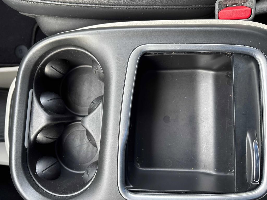 Used 2024 Chrysler Pacifica Touring-L image 31