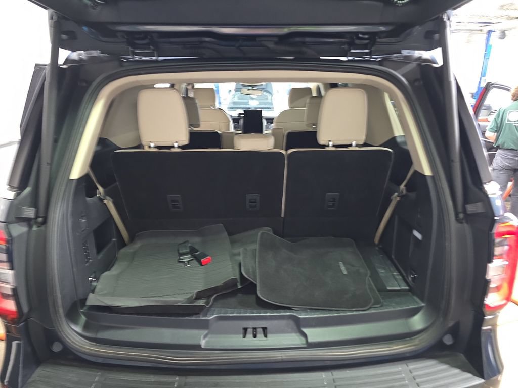 Used 2022 Ford Expedition Platinum AWD/4WD image 15
