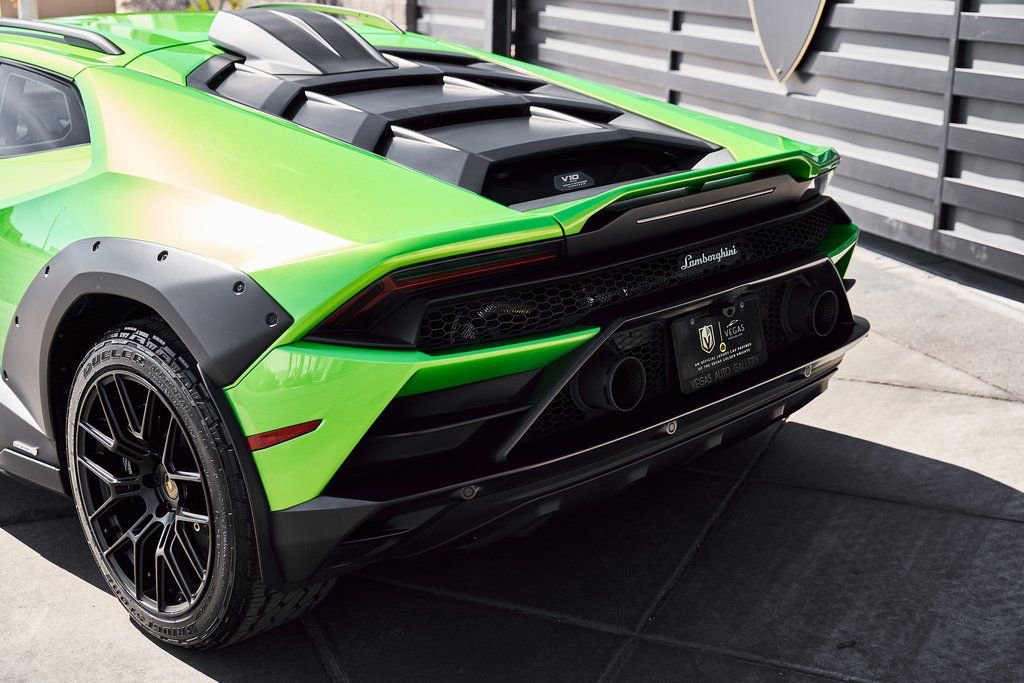 Used 2024 Lamborghini Huracan Sterrato image 12