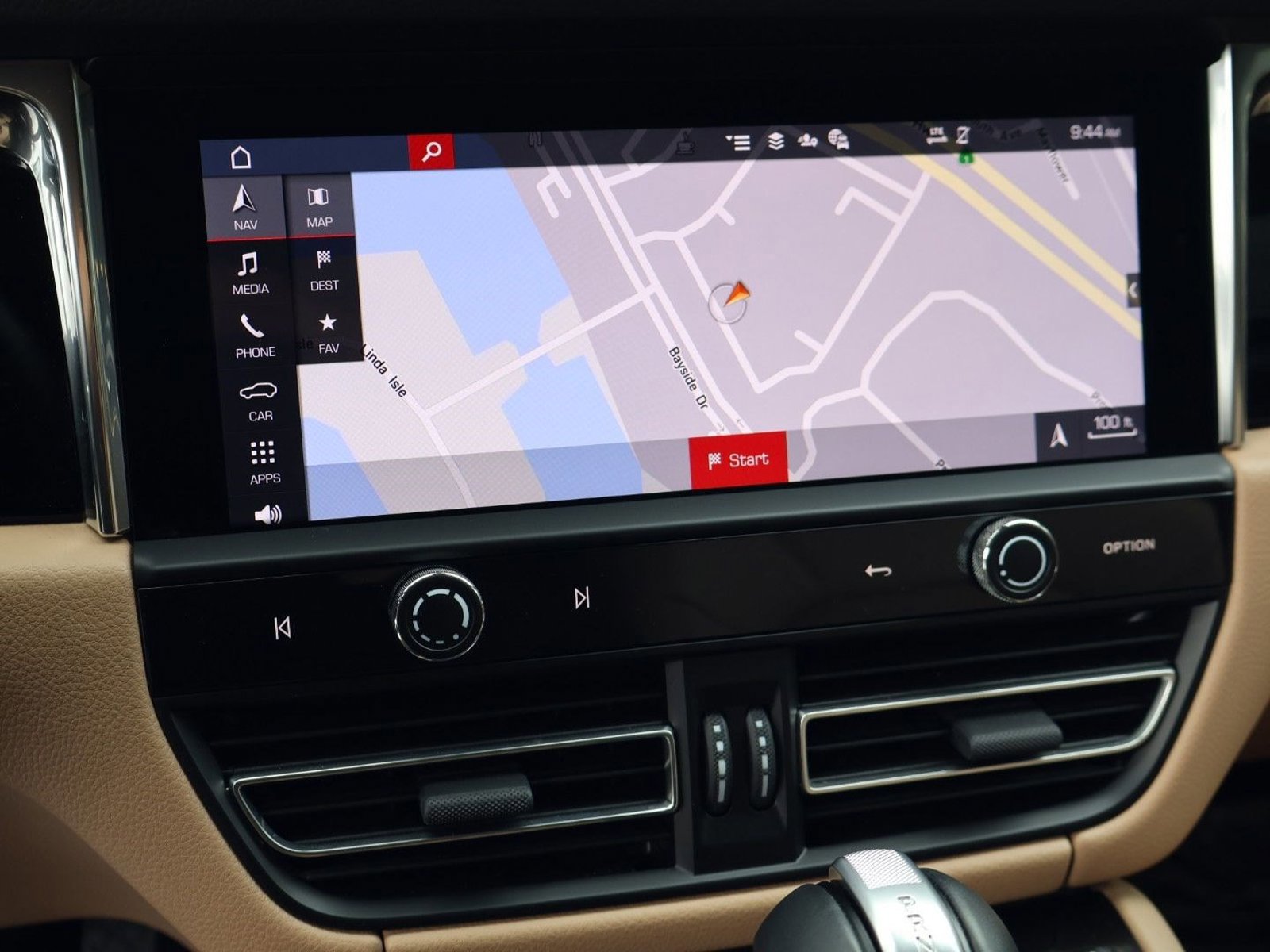 Certified 2025 Porsche Macan image 17