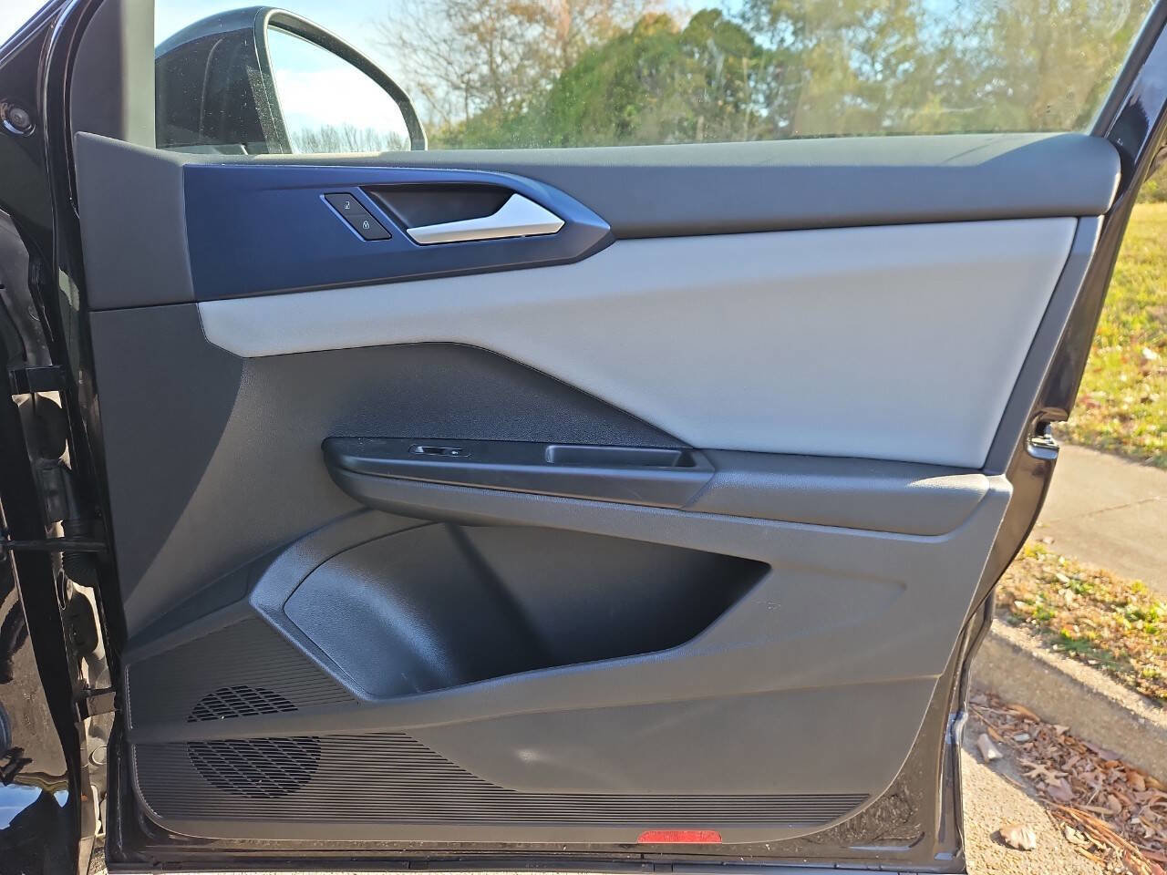 Used 2022 Volkswagen Taos SE image 14