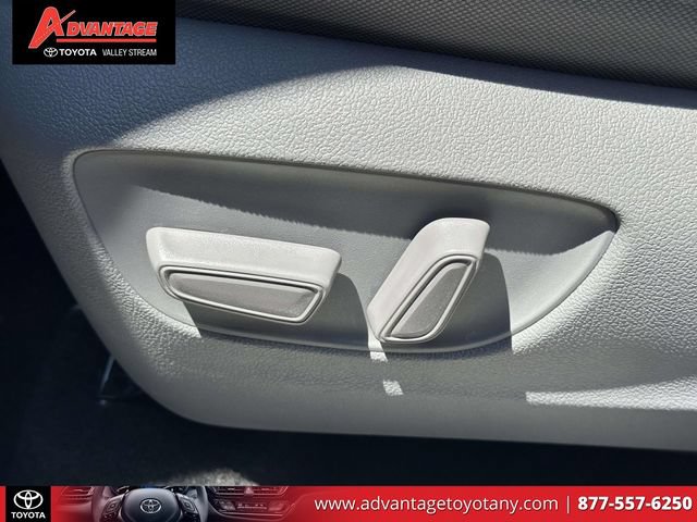 Used 2023 Toyota Highlander LE AWD/4WD image 23