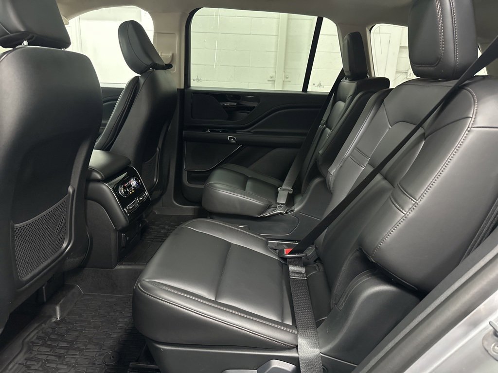 Used 2024 Lincoln Aviator AWD w/ Premium Package image 39