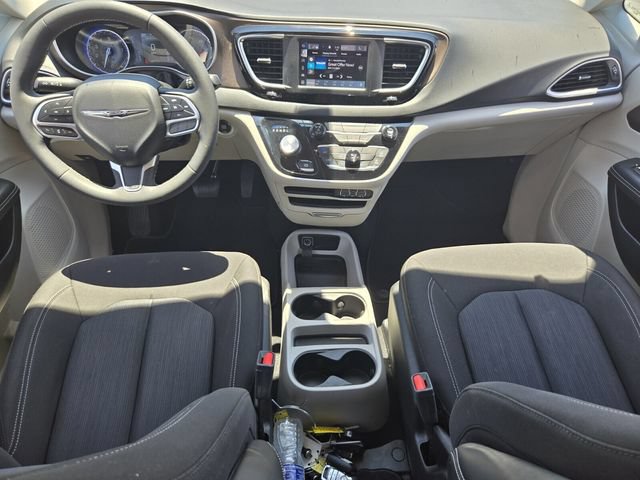 Used 2022 Chrysler Voyager LX FWD image 14
