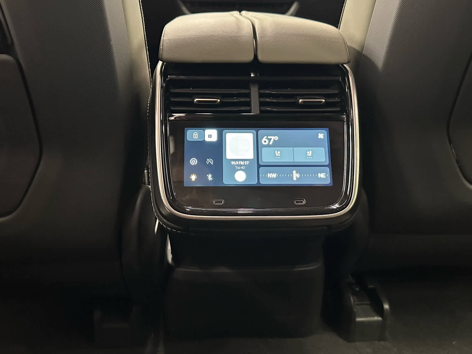 Used 2024 Rivian R1S Adventure image 40