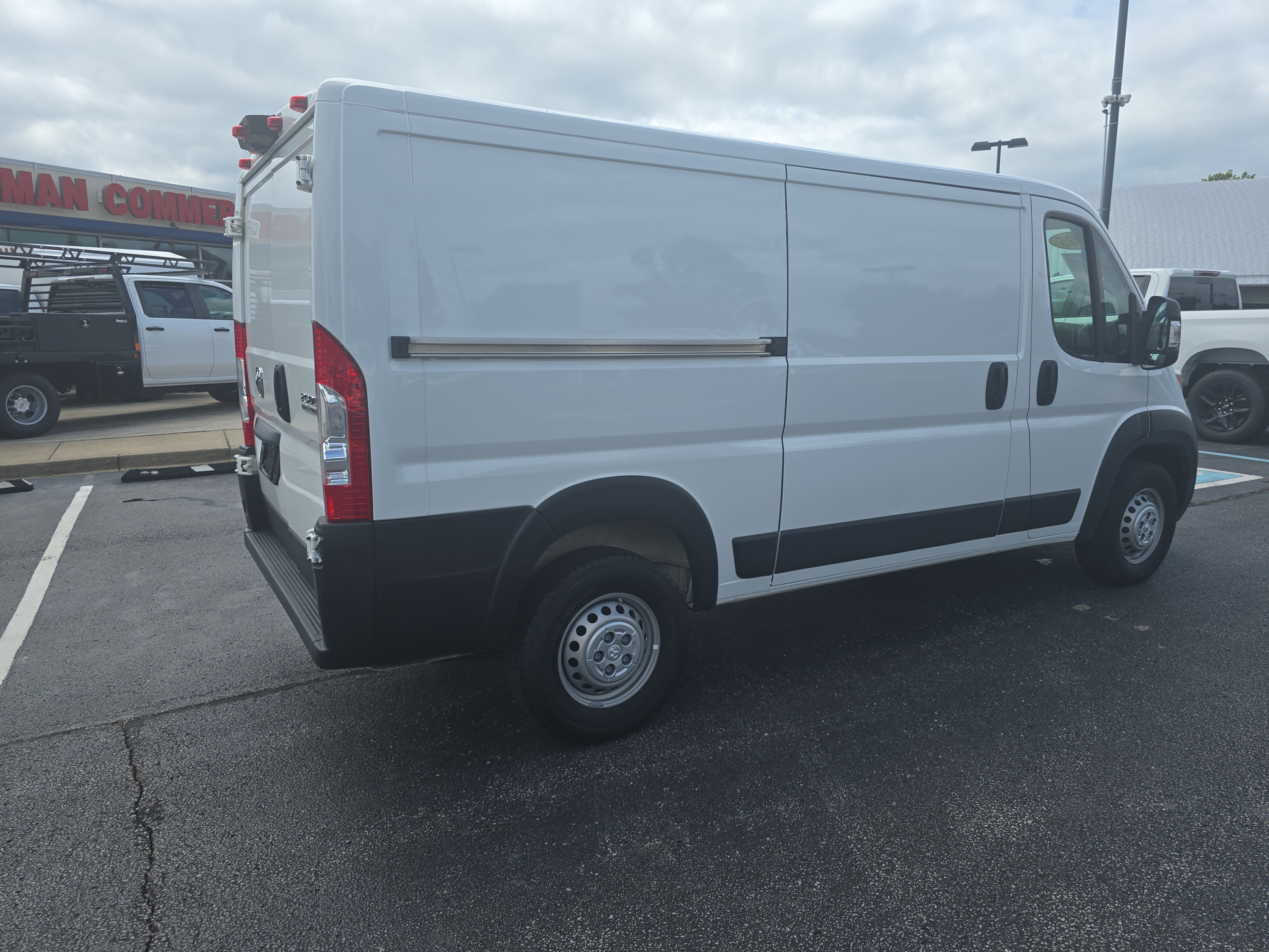 Used 2025 RAM ProMaster 2500 w/ Convenience Group FWD image 3