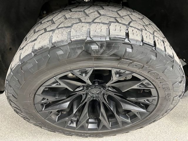 Used 2024 GMC Sierra 1500 AT4 w/ Technology Package image 18