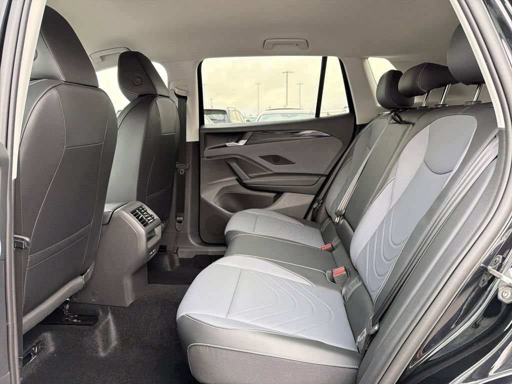 New 2026 Volkswagen Tiguan SE FWD image 13