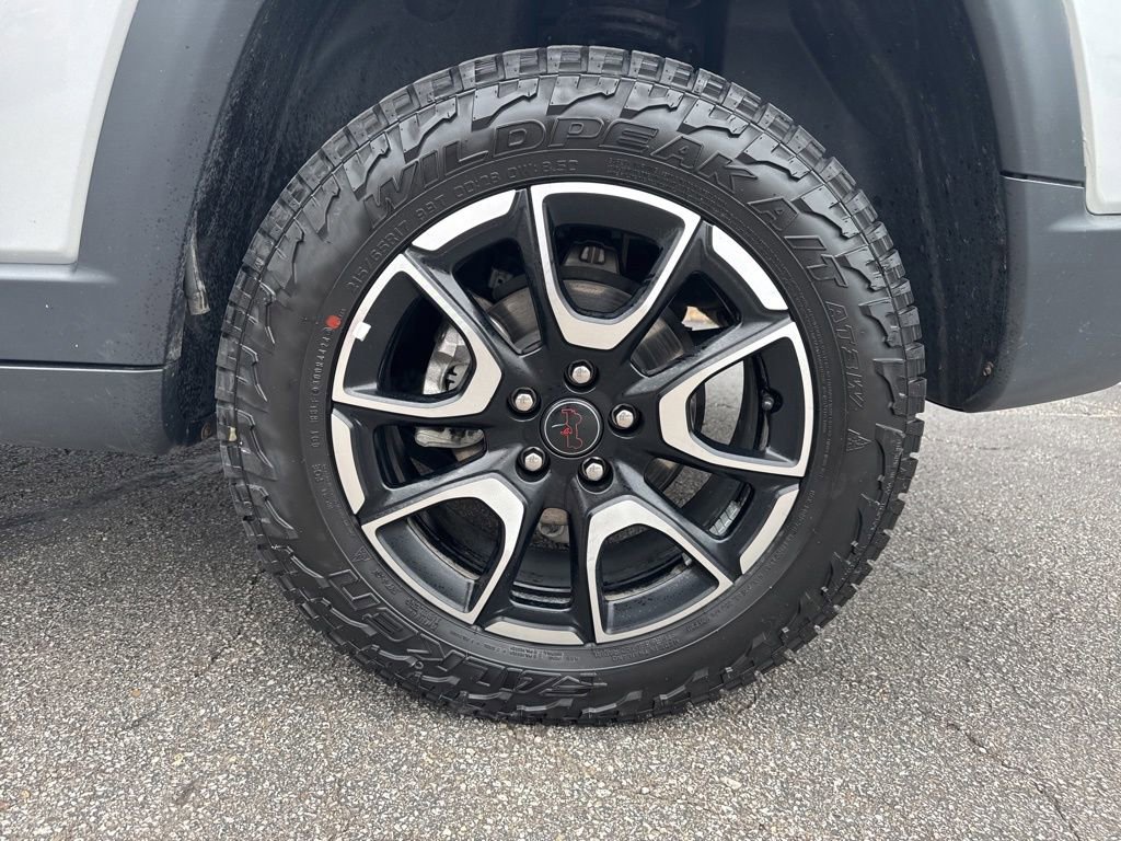 Used 2025 Jeep Compass Trailhawk AWD/4WD image 46