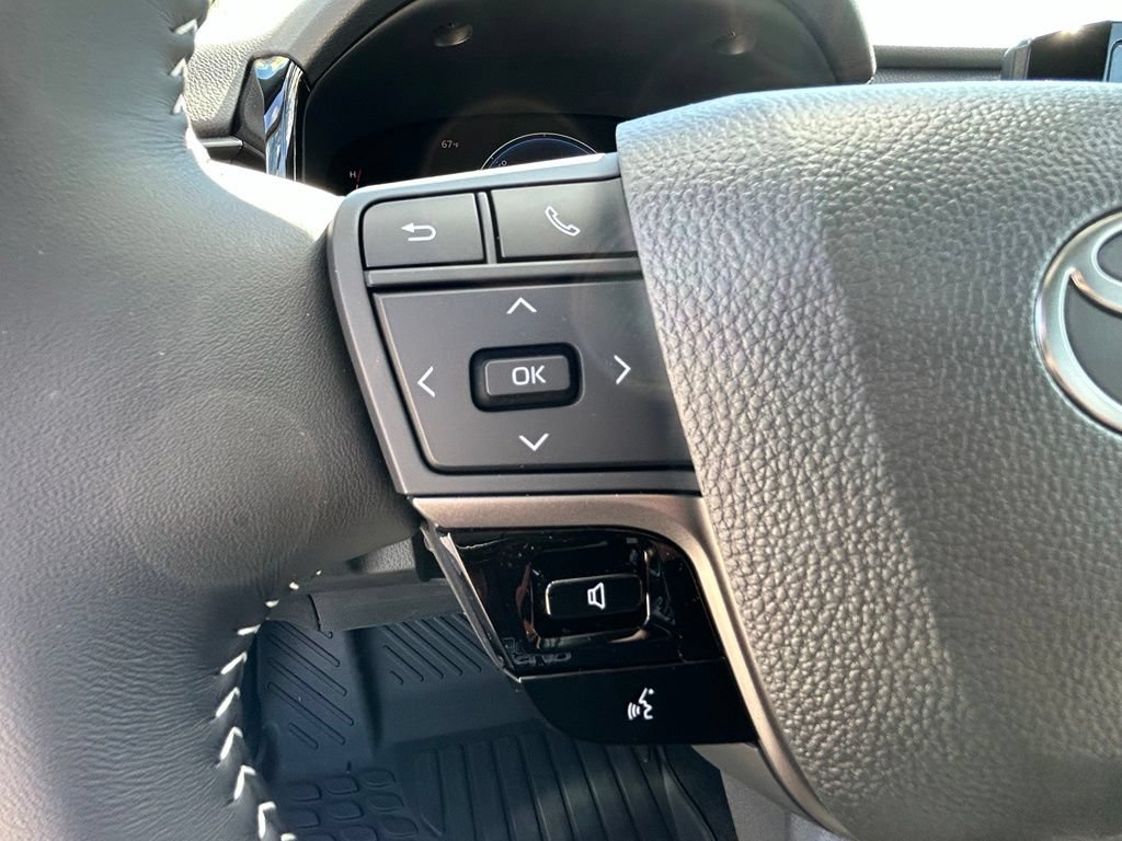Used 2026 Toyota Camry SE FWD image 14