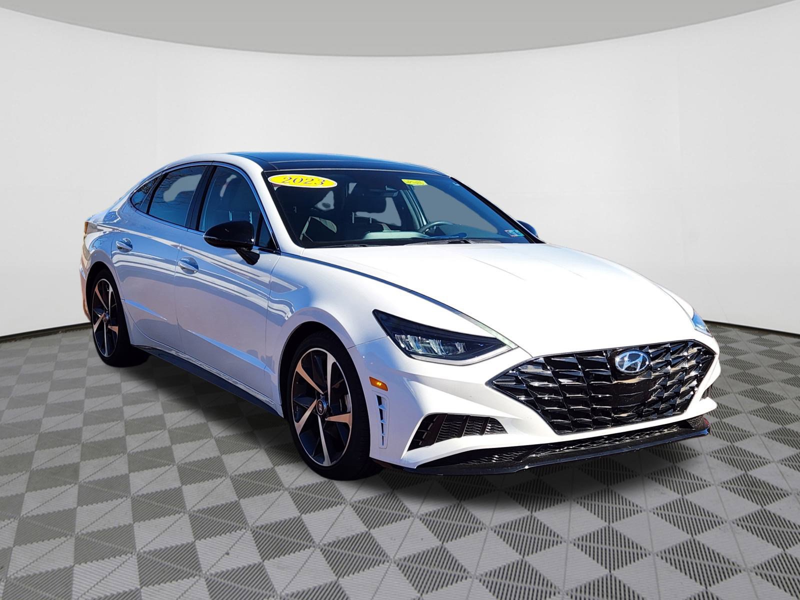 Used 2023 Hyundai Sonata SEL Plus image 2