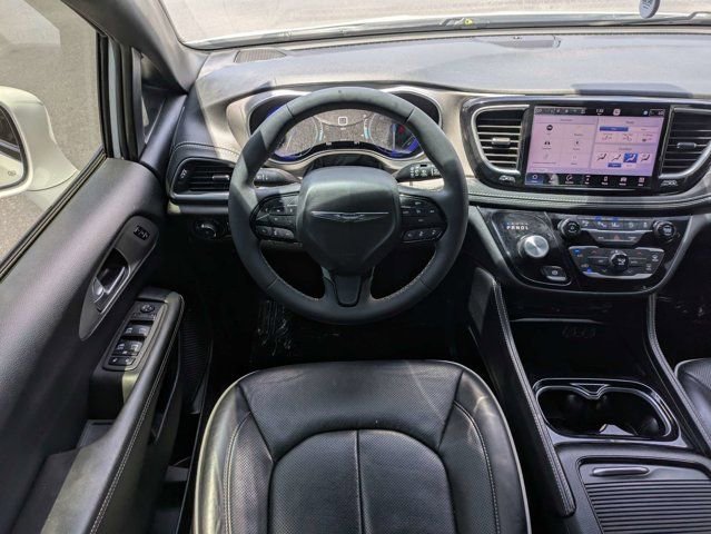 Used 2022 Chrysler Pacifica Limited w/ Uconnect Theater Family Group FWD image 19