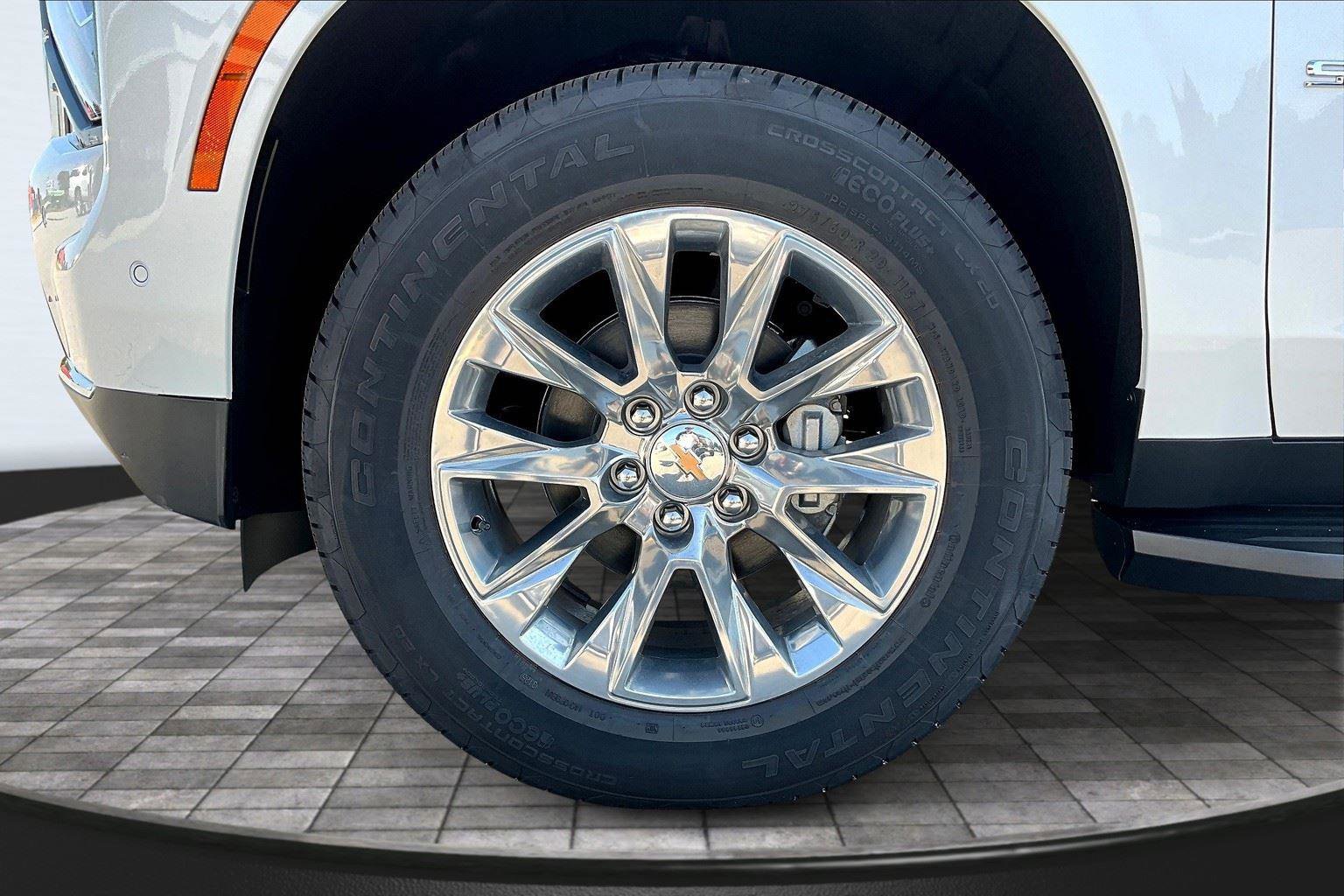 New 2025 Chevrolet Suburban Premier image 18