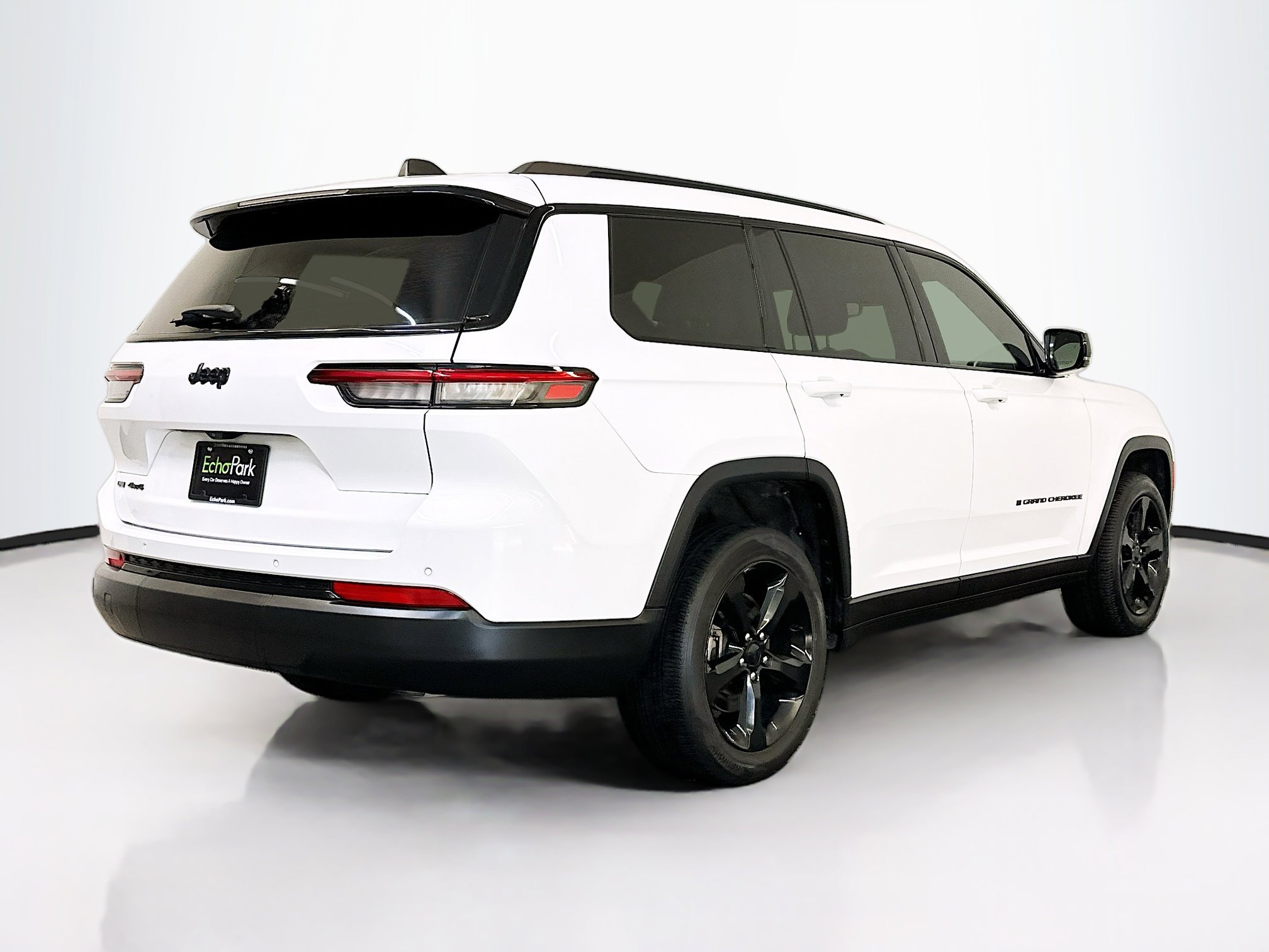 Used 2023 Jeep Grand Cherokee L Laredo image 9