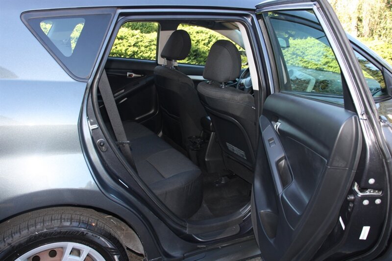Used 2009 Pontiac Vibe AWD w/ Sun And Sound Package image 6