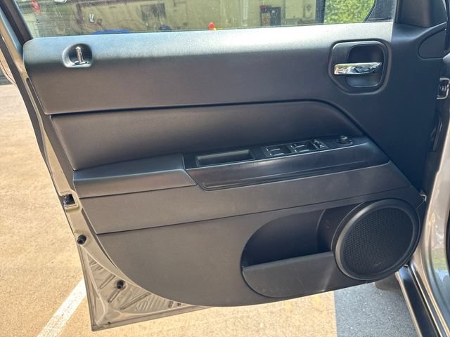 Used 2017 Jeep Patriot 4WD image 15