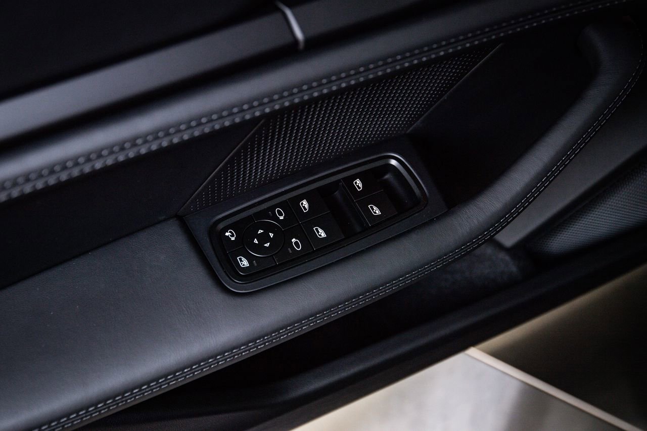 New 2026 Porsche Taycan image 22