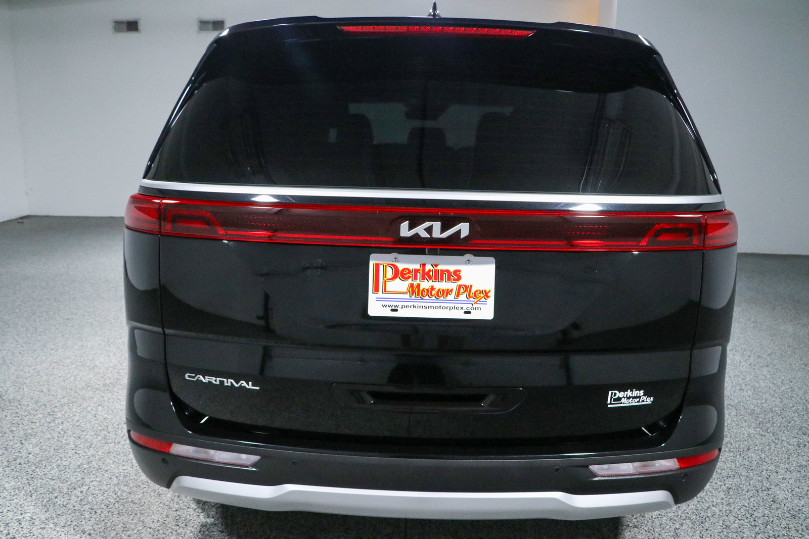 Used 2024 Kia Carnival EX FWD image 8