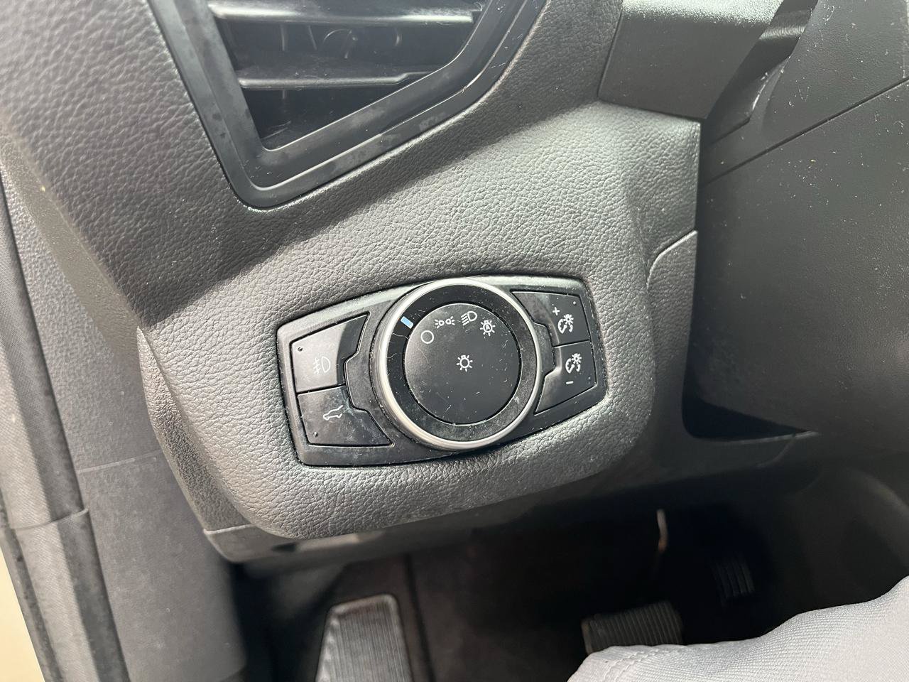 Used 2017 Ford Escape SE AWD/4WD image 25